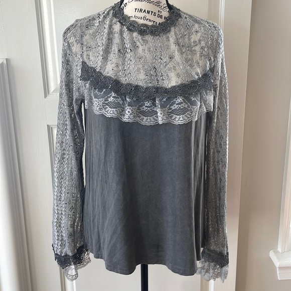 Vici Smoky Mountain Rain Lace Contrast Top - Picture 2 of 12